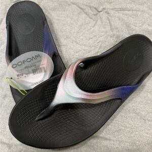 OOFOS Women's Gradient Oolala Luxe Sandals in Calypso size 10